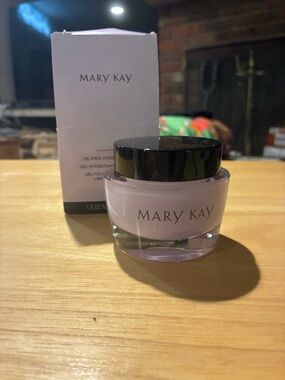 Mary Kay Oil-Free Hydrating Gel Cream -